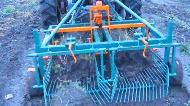 Картофелекопалка 777799 двухрядная, вибрационная, тракторная грохотная самодельная проба смотреть онлайн