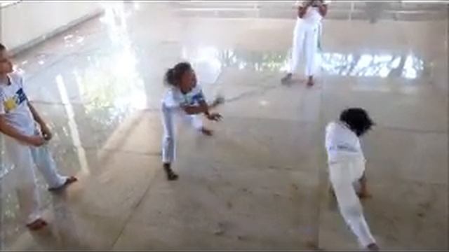 Porão Capoeira infantil 2014 смотреть онлайн