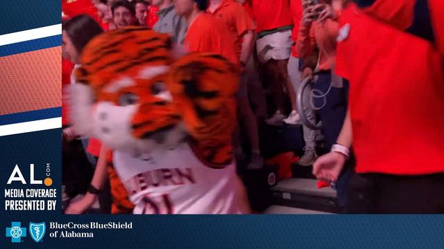 Auburn's Neville Arena explodes after dunk against Alabama смотреть онлайн
