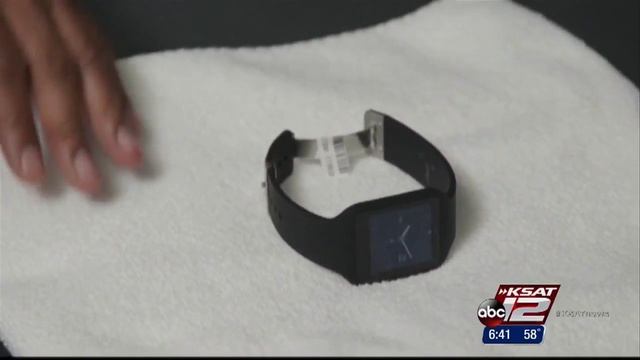 Consumer Reports tests, rates smartwatches смотреть онлайн