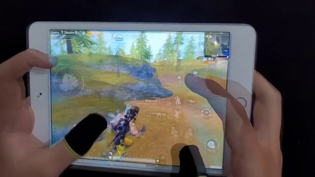 IPAD MINI 5 HANDCAM GAMEPLAY | 4 FINGER CLAW | SOLO VS SQUAD | PUBG MOBILE смотреть онлайн