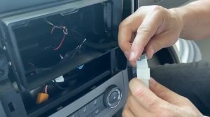 Установка переходной рамки и автомагнитолы в Sollers Atlant 2022+