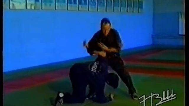 Тема 9. Защита от угрозы оружием в упор и попыток обезоружить.5 смотреть онлайн