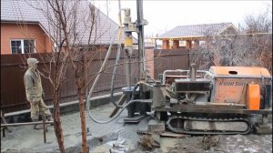 Бурение с продувкой на 50 метров в Екатеринбурге. Буровая установка на гусеничном ходу СБУ УРБ МИНИ