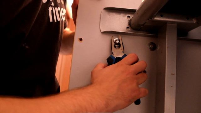 Переезд офиса! Пока заказчик занят переговорами,наши ребята прилагают силы при демонтаже мебели.💪