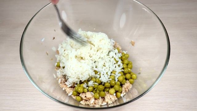 ?Вкусный салат из рыбных консервов? Salad of fish