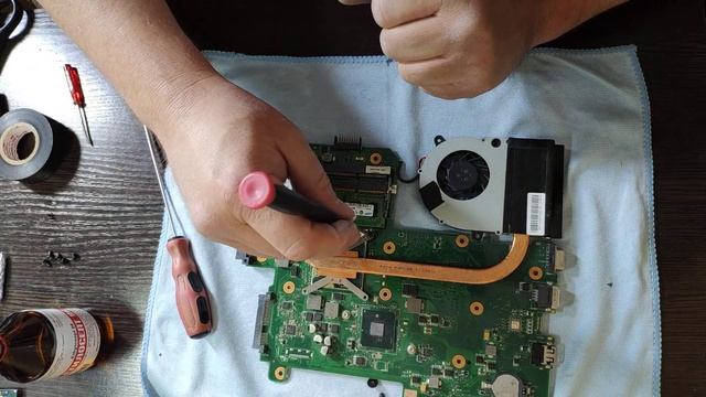 Апгрейд ноутбука Acer TravelMate 5744, замена процессора, увеличение обьема оперативной памяти. смотреть онлайн