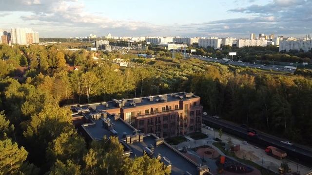 Квартира в окружении леса. Полет над ЖК Бартон смотреть онлайн