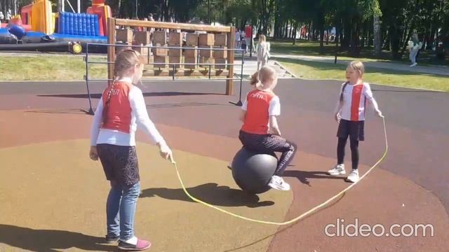мяч и длинная скакалка смотреть онлайн