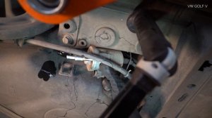 How to change fuel filter VW GOLF 5 (1K1) [TUTORIAL AUTODOC]