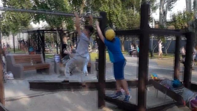 Таганрог. Сквер "Западный", детская площадка смотреть онлайн