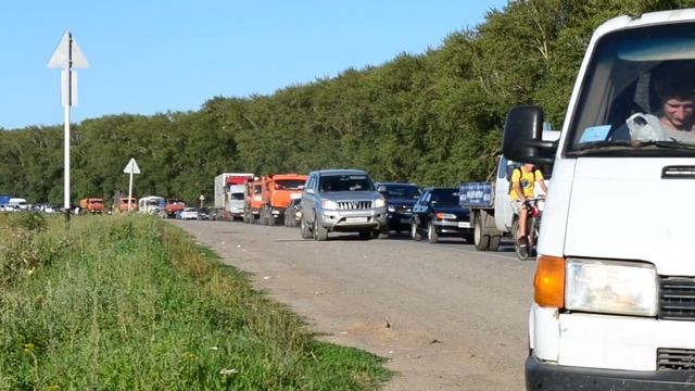 "Горбатого и могила не исправит" - движение по обочине смотреть онлайн