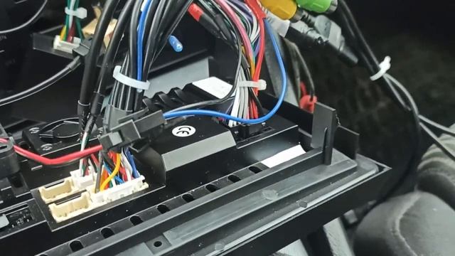 замена штатной магнитолы Audi A4 на Android