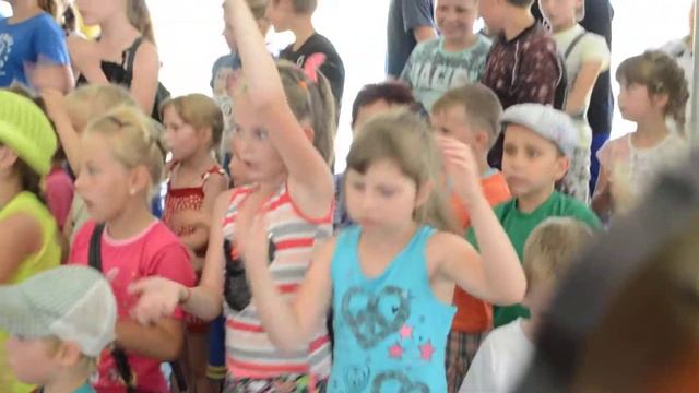 Нам Бог дав Сина. Пісня у дитячому таборі #kidscamprv | Країна Чудес смотреть онлайн