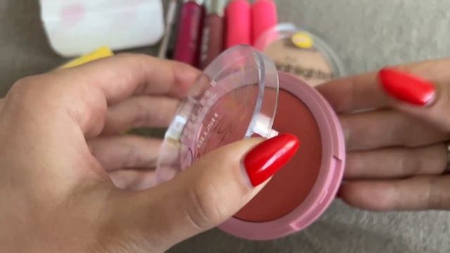 Новинки бюджетной косметики Essence, Catrice, Trend It Up, Rival de Loop смотреть онлайн