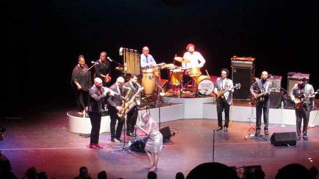Sharon Jones & The Dap Kings @ The Beacon, NYC 2/6/14 смотреть онлайн