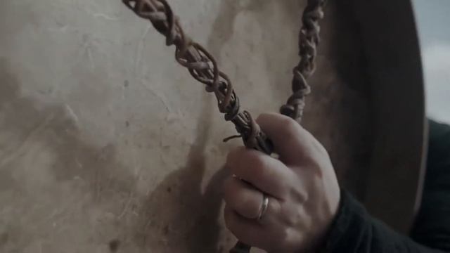 футаж человек бьет в бубен смотреть онлайн