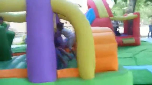 дети на игровой площадке смотреть онлайн