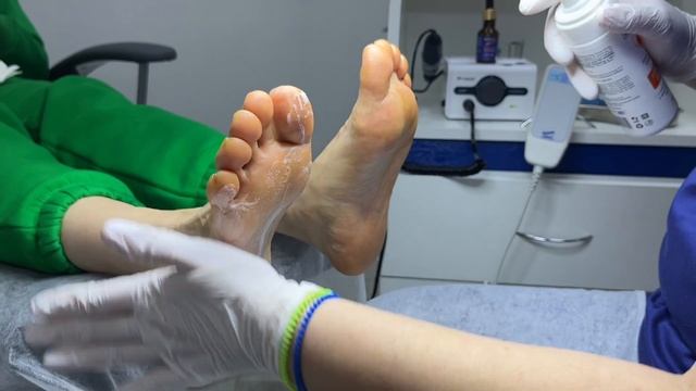 Препаратный педикюр ROSILAK. Работа с мелкими трещинами смотреть онлайн