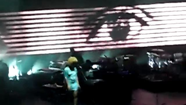 Massive Attack & Martina Topley-Bird - Teardrop Live in Melbourne! смотреть онлайн
