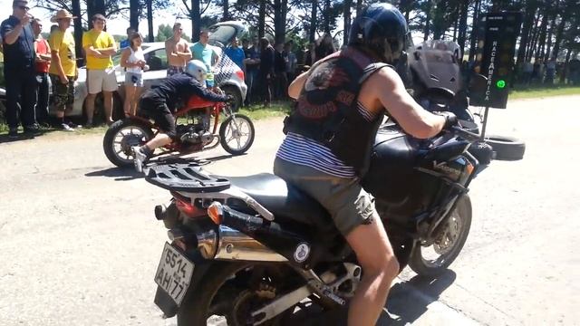 Урал обошел на старте Honda Varadero Эндуро (1литр). смотреть онлайн