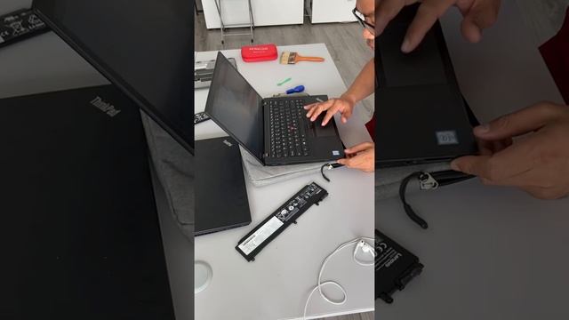 [LaptopSGN] Hướng dẫn thay pin Lenovo Thinkpad T460s смотреть онлайн