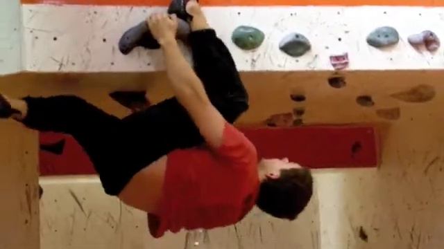 Bouldern - in the no limit climbing gym смотреть онлайн