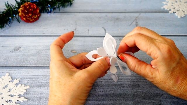 Новогодняя "Снежинка" / украшение / фоамиран / New Year's "Snowflake" смотреть онлайн