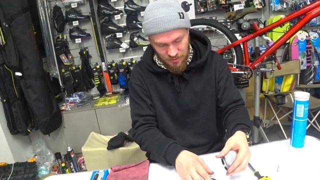 Обслуживание рулевой колонки велосипеда | Maintenance of the steering column on a bicycle. смотреть онлайн