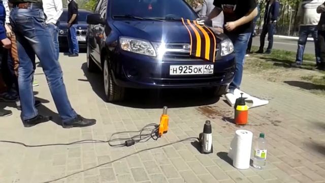 Оклейка капота георгиевской лентой в честь Победы. Калуга. смотреть онлайн