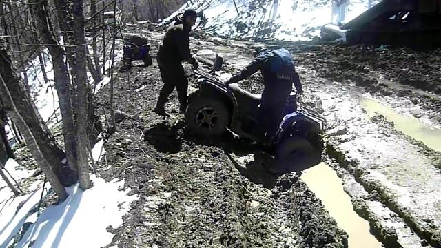 Квадроцикл в грязи