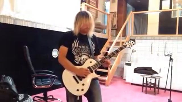 Michael Voss with Washburn Parallaxe PXL20EWH смотреть онлайн