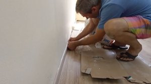 Как крепить пластиковый плинтус к гипсокартону?