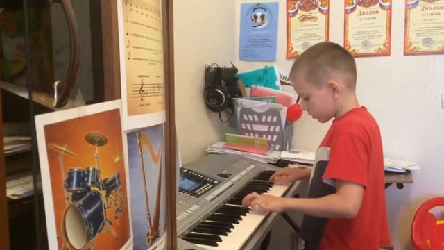 Шостакович " Марш" Синтезатор Играет Роберт Лаутеншлегер 7 лет смотреть онлайн