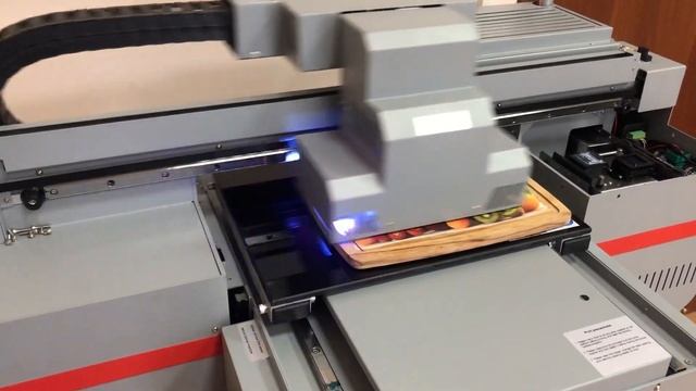 УФ принтер FS-4030UV Rotax печать на деревянной разделочной доске смотреть онлайн