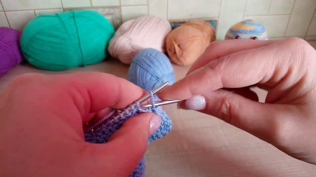Вязание спицами для начинающих. Видео 2. Как закрыть петли. Изнаночные петли.
