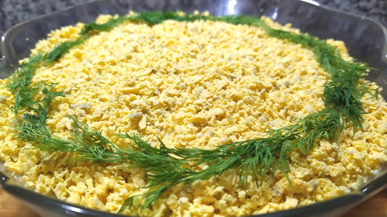 Праздничный салат Зимняя сказка с курицей и грибами на Новый год смотреть онлайн