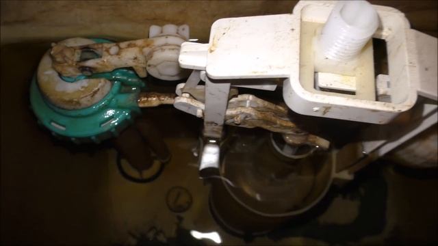 Течет унитаз, что делать? Вариант 1 - сломался поплавок смотреть онлайн