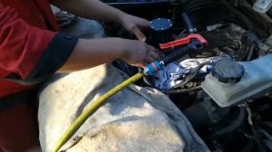 Hyundai Starex демонтаж двух закисших форсунок