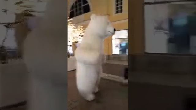 Мама устроила дочери праздник|МИШКА ДАРИТ ПОДАРОК ДЕВУШКЕ НА ДЕНЬ РОЖДЕНИЯ|25 ЛЕТ| смотреть онлайн