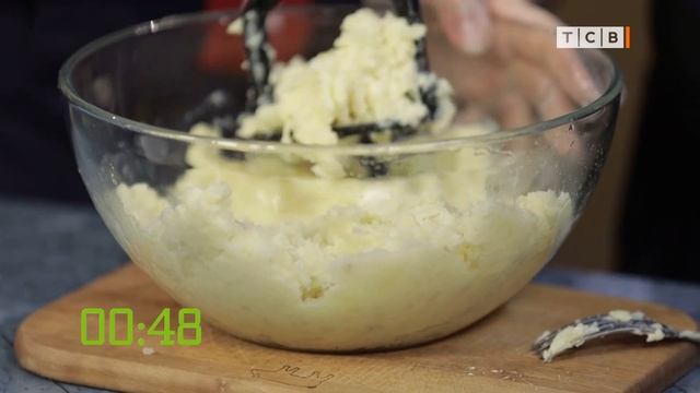 Картофельные зразы с курицей против картофельных лепестков с куриным фаршем. Дело вкуса смотреть онлайн