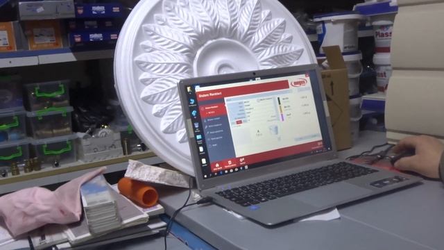 Махмутлар Аппарат для смешивания краски и создания нужного оттенка цвета смотреть онлайн