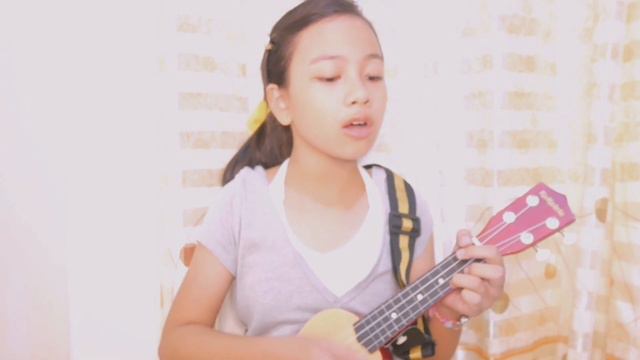 Domino | Ukulele Cover | Zoeline Piguing смотреть онлайн