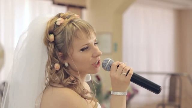 Клип. Вокальное выступление невесты на свадьбе. смотреть онлайн