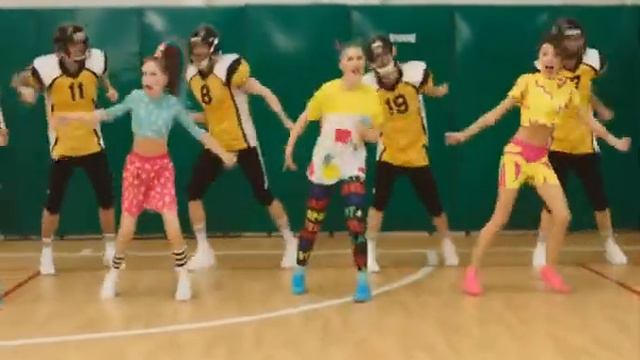 «Open kids» у рамках туру «Покоління Танці» влаштували свято для фанів у Херсоні смотреть онлайн