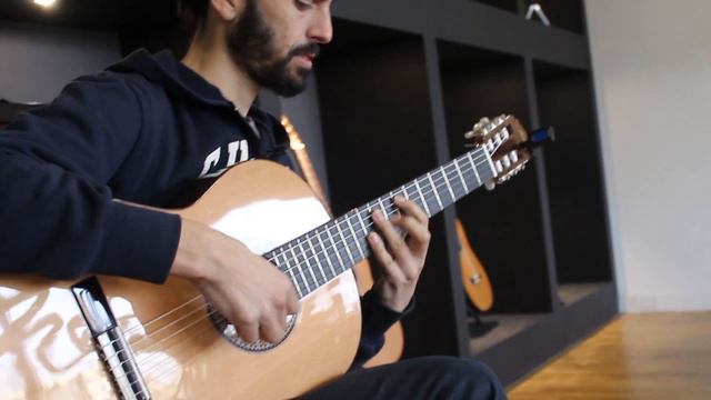 Manuel Rodríguez guitar review: C1 (English subtitles) смотреть онлайн