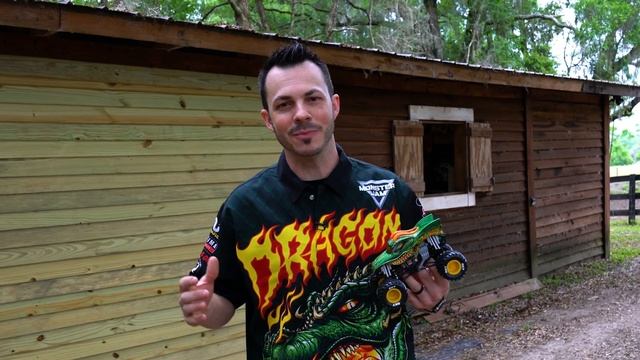 Dragon Truck Driver BACKFLIPS with Dragon Monster Truck - Drivers VS Toys ? Monster Jam смотреть онлайн