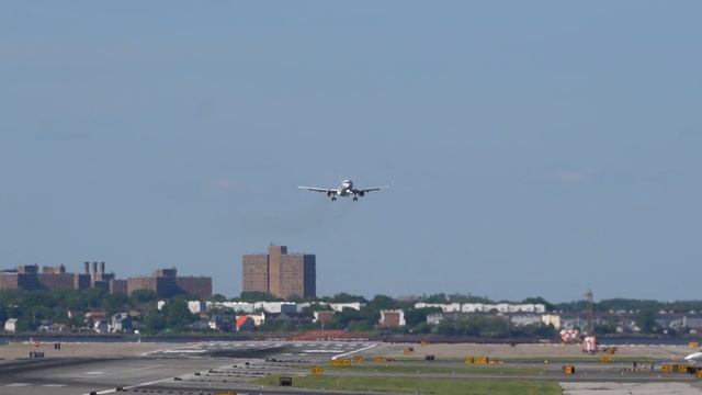 Plane spotting LaGuardia Airport смотреть онлайн