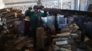 Пружинный дровокол против метровой чурки