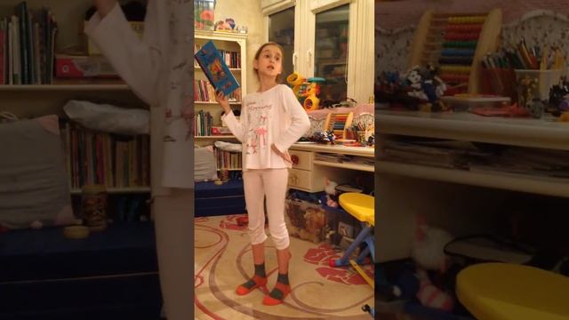 Полина читает любимые стихи Барто смотреть онлайн